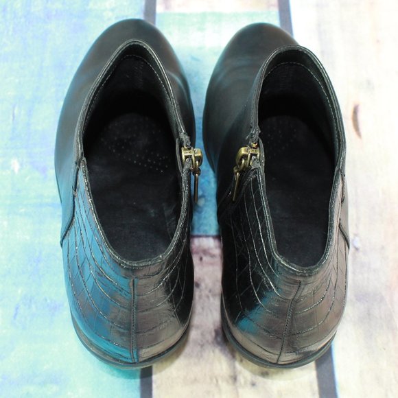 CLARKS Black Croc Leather Side Zip Fashion Ankle Boots Size 8.5 M - Picture 6 of 9